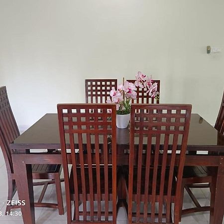 Homestay Yasmeen Marang Bagian luar foto